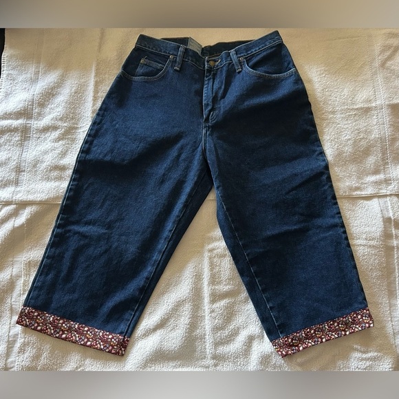 Women's Wrangler Capri with Floral Trim - Picture 6 of 6